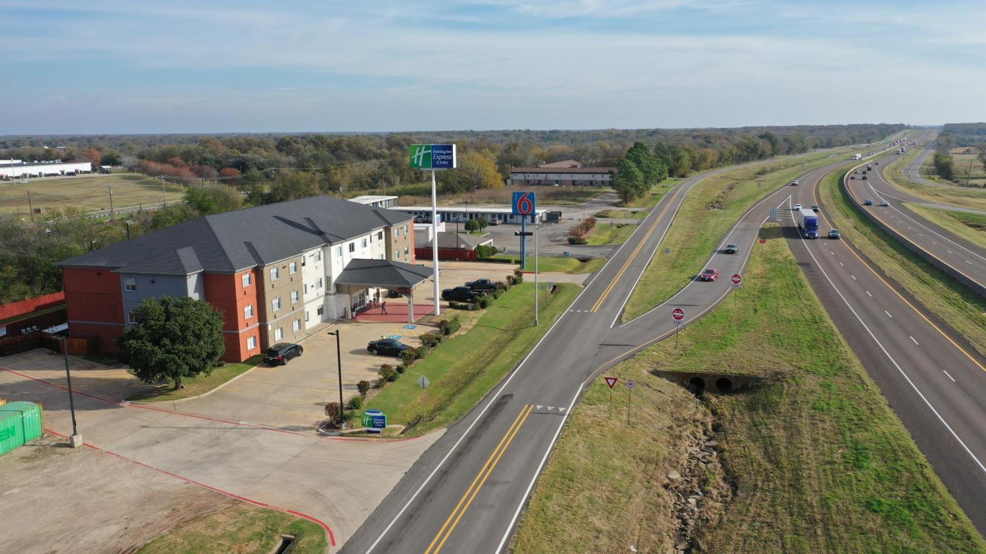 Holiday Inn Express & Suites Sulphur Springs By Ihg Exterior foto