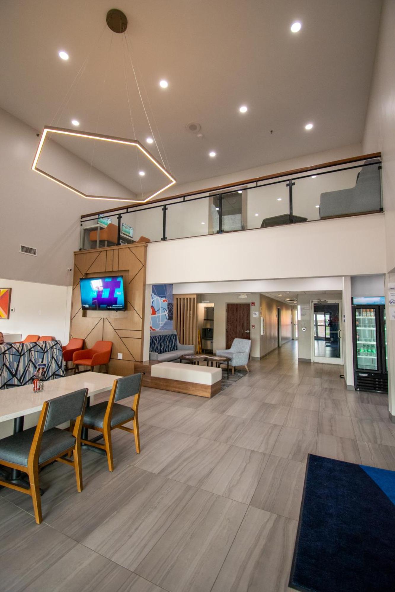 Holiday Inn Express & Suites Sulphur Springs By Ihg Exterior foto
